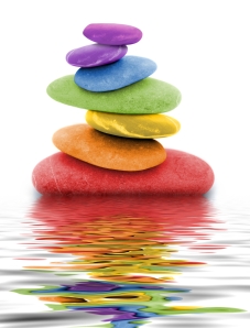 zen regenbogen kieselsteine im wasser
